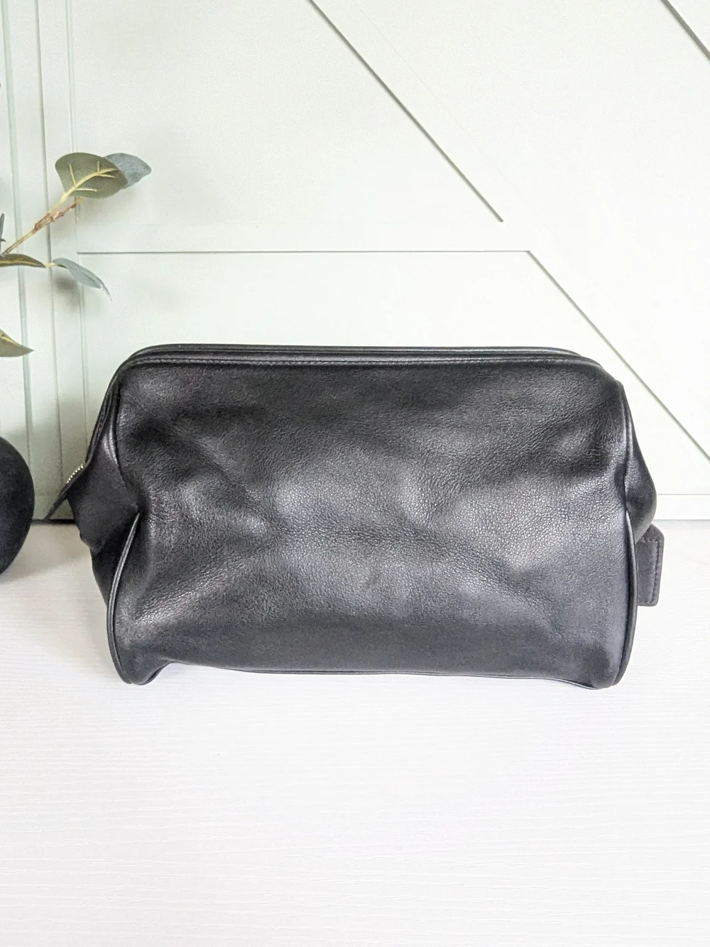 Coach sleek cosmetic